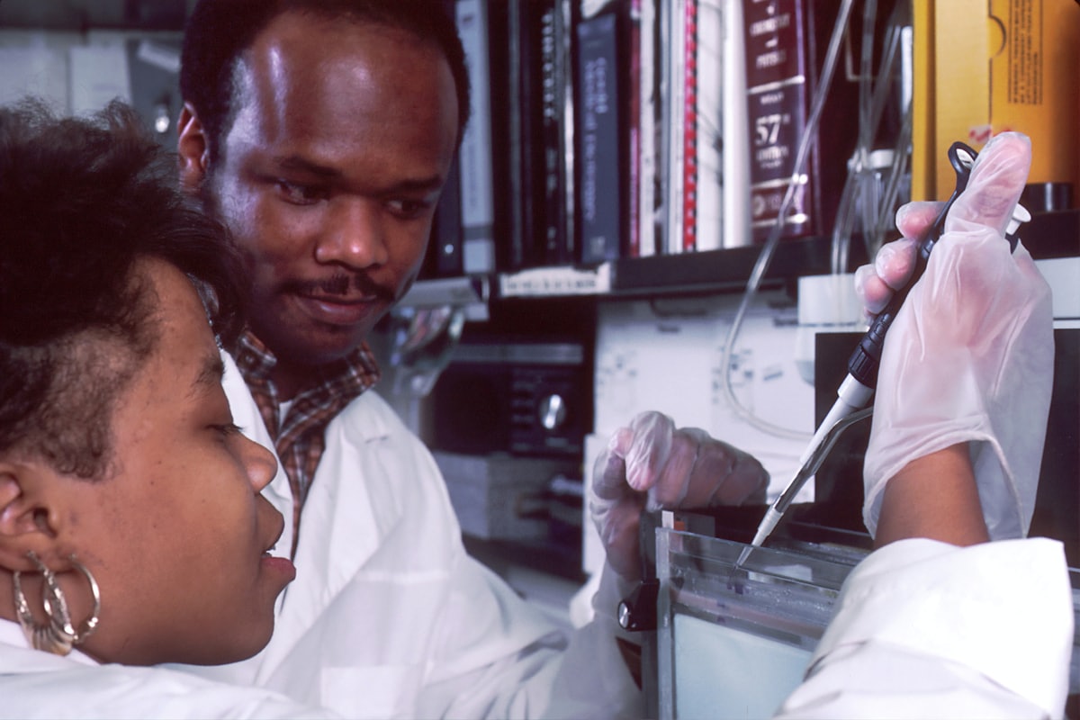 Experienced scientist mentoring a colleague in the laboratory